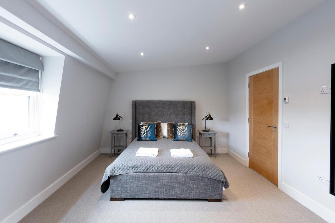 Immaculate Central Windsor Town House With Parking Kültér fotó