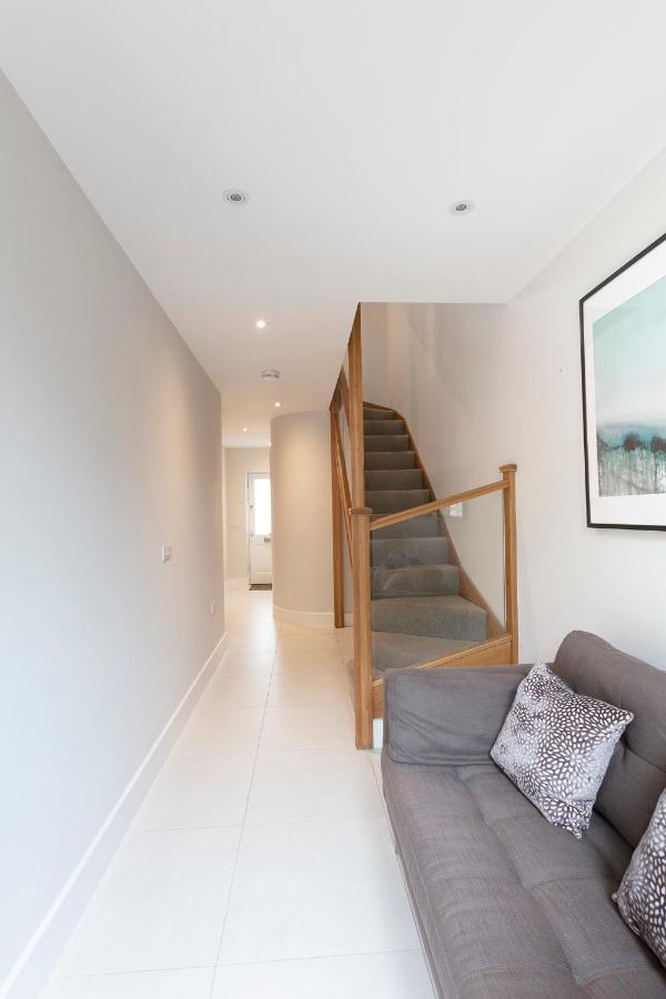 Immaculate Central Windsor Town House With Parking Kültér fotó